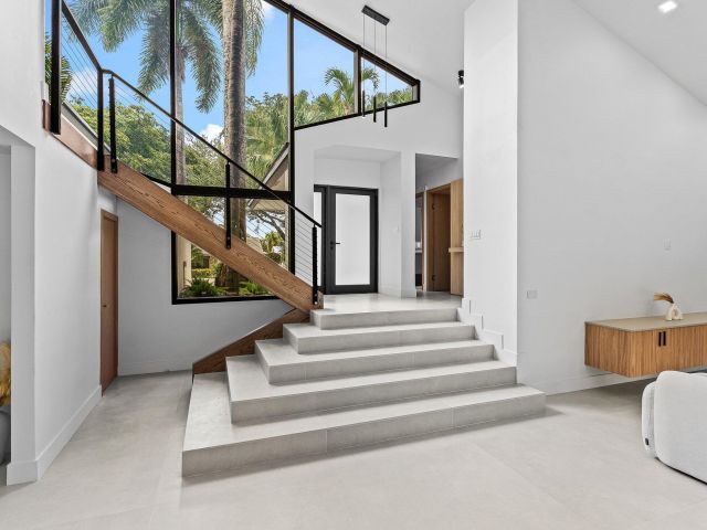 Продажа дома по адресу 2668 NW 41st Street - фото 6363837