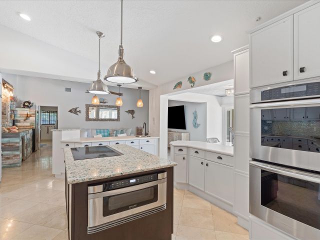 Продажа дома по адресу 830 NE Boca Bay Colony Drive - фото 6318813