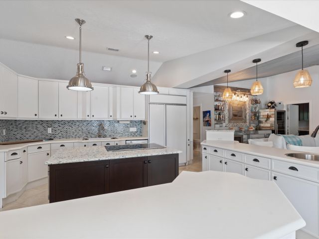 Продажа дома по адресу 830 NE Boca Bay Colony Drive - фото 6318814