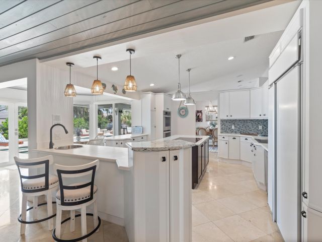 Продажа дома по адресу 830 NE Boca Bay Colony Drive - фото 6318816