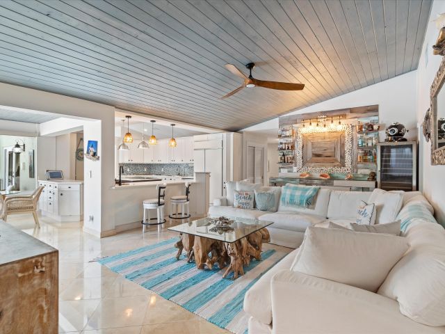 Продажа дома по адресу 830 NE Boca Bay Colony Drive - фото 6318818