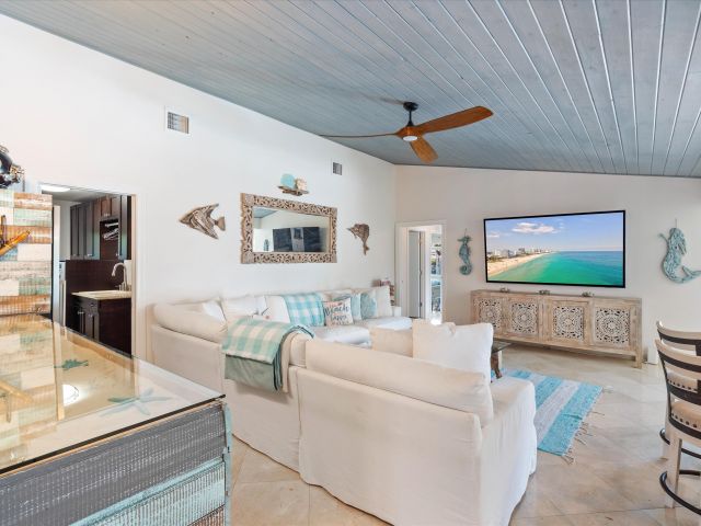 Продажа дома по адресу 830 NE Boca Bay Colony Drive - фото 6318820