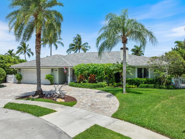 Продажа дома по адресу 830 NE Boca Bay Colony Drive - фото 6318821