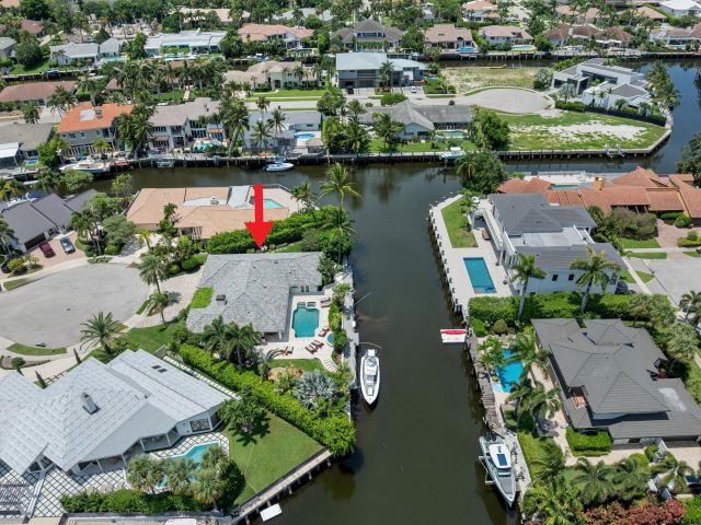 Продажа дома по адресу 830 NE Boca Bay Colony Drive - фото 6318824
