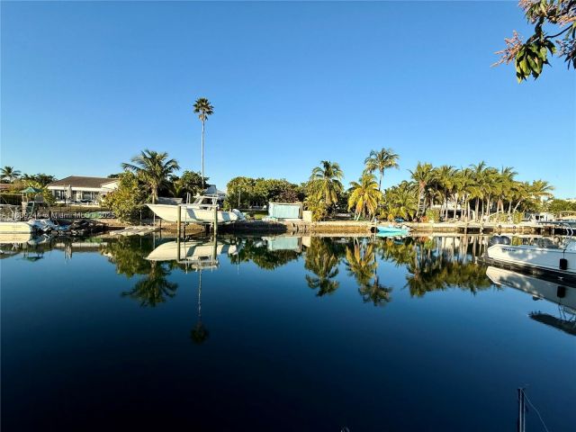 Продажа дома по адресу 1945 NE 123rd St - фото 6279480