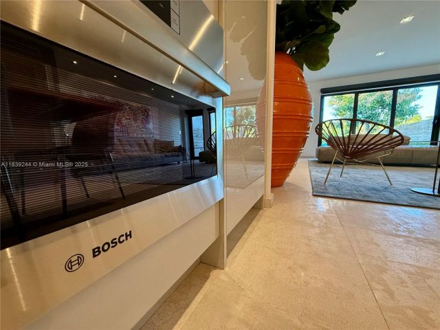 Продажа дома по адресу 1945 NE 123rd St - фото 6279490