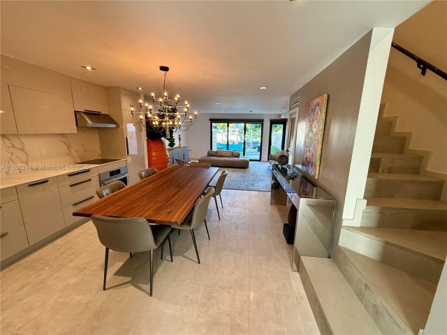 Продажа дома по адресу 1945 NE 123rd St - фото 6279492