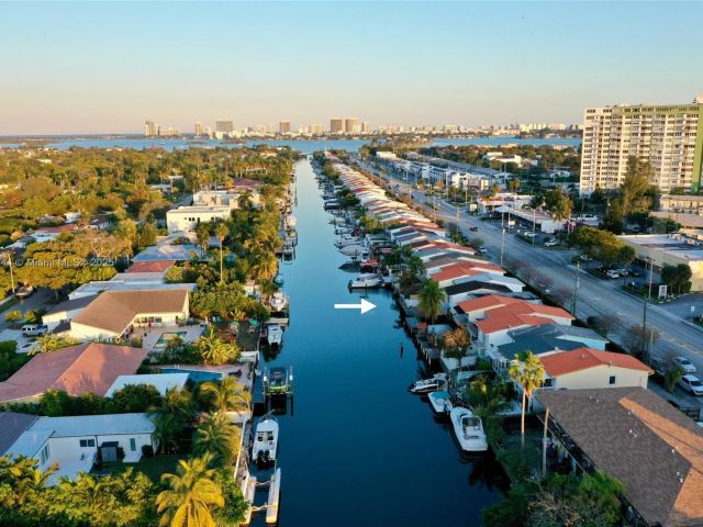 Продажа дома по адресу 1945 NE 123rd St - фото 6279494