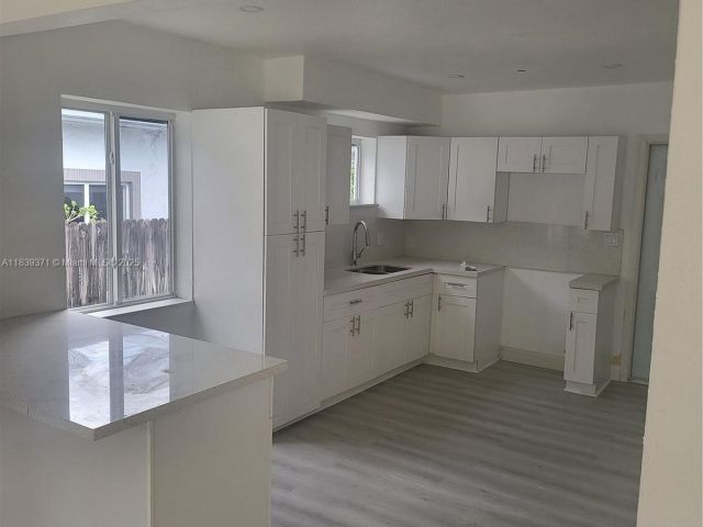 Продажа дома по адресу 511 NE 131st St - фото 6282166