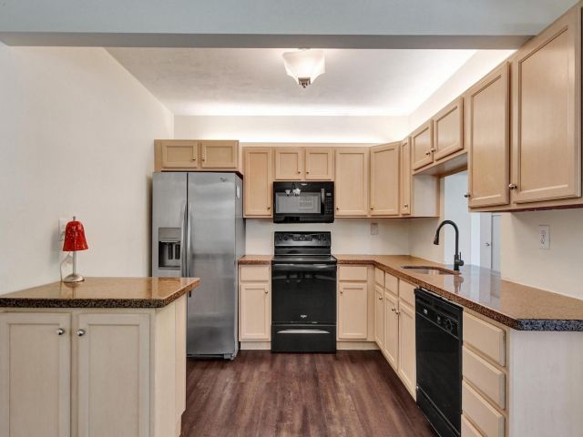 Продажа дома по адресу 1801 NE 23rd Ave - фото 6288830