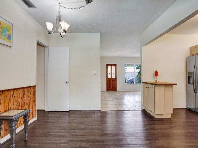 Продажа дома по адресу 1801 NE 23rd Ave - фото 6288832