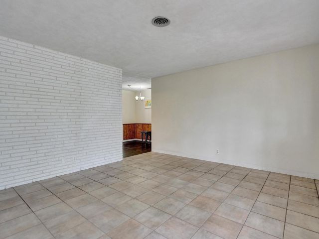 Продажа дома по адресу 1801 NE 23rd Ave - фото 6288834