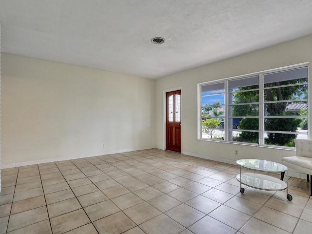 Продажа дома по адресу 1801 NE 23rd Ave - фото 6288837