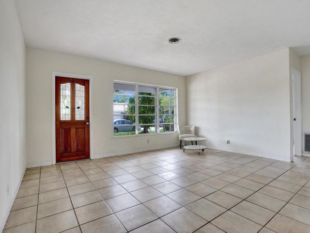 Продажа дома по адресу 1801 NE 23rd Ave - фото 6288838