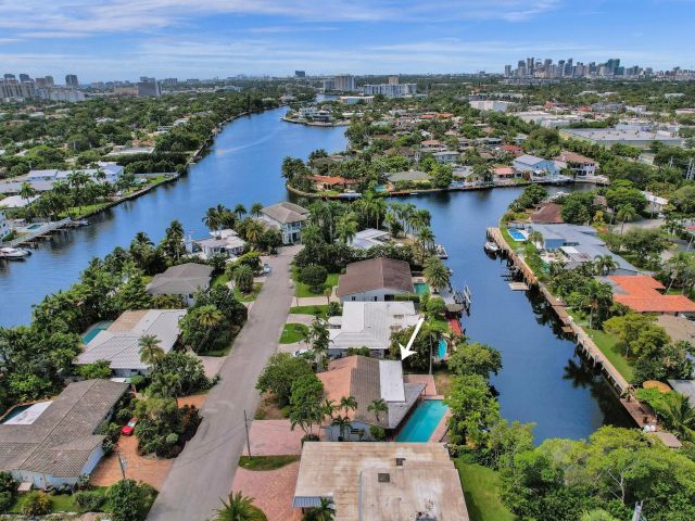 Продажа дома по адресу 1801 NE 23rd Ave - фото 6288842