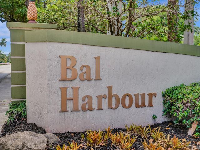 Продажа дома по адресу 1801 NE 23rd Ave - фото 6288847