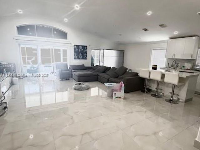 Продажа дома по адресу 4966 SW 33rd Ter - фото 6292426