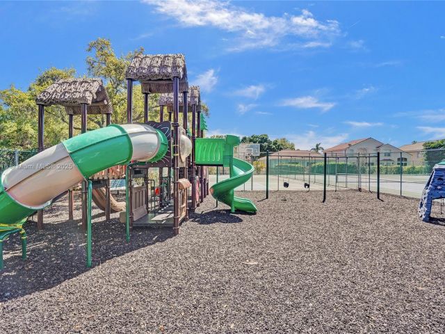 Продажа дома по адресу 4966 SW 33rd Ter - фото 6292439