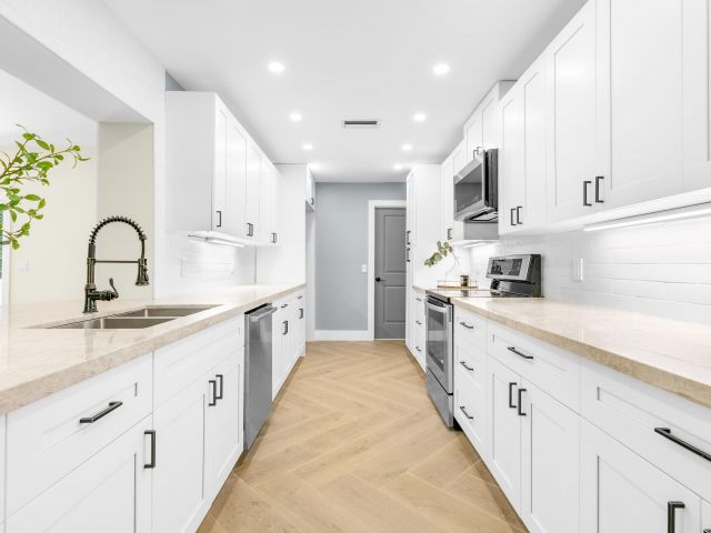 Дом в аренду по адресу 1721 SW 10th Street - фото 6318851