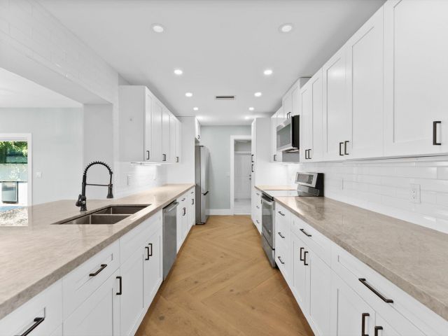 Дом в аренду по адресу 1721 SW 10th Street - фото 6440486