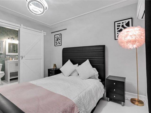 Продажа дома по адресу 1761 SW 14th St - фото 6284919