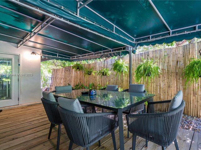 Продажа дома по адресу 1761 SW 14th St - фото 6284930