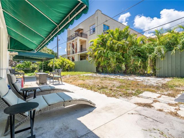 Продажа дома по адресу 1761 SW 14th St - фото 6284931