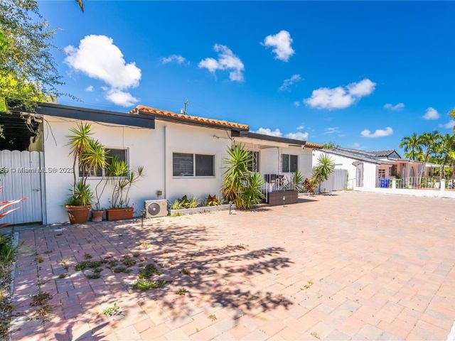 Продажа дома по адресу 1761 SW 14th St - фото 6284934