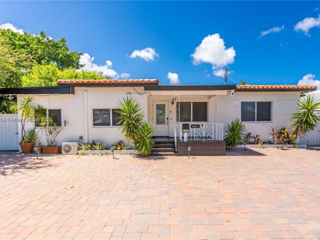 Продажа дома по адресу 1761 SW 14th St - фото 6284935