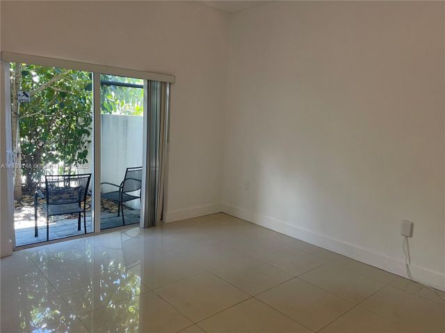 Дом в аренду по адресу 1813 Madison St 6 - фото 6286806