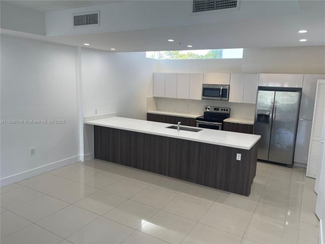 Дом в аренду по адресу 1813 Madison St 6 - фото 6286808