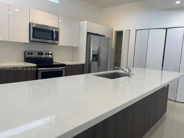 Дом в аренду по адресу 1813 Madison St 6 - фото 6286811