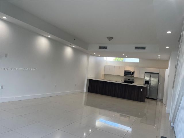 Дом в аренду по адресу 1813 Madison St 6 - фото 6286812