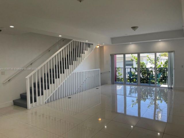 Дом в аренду по адресу 1813 Madison St 6 - фото 6286814