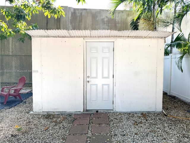 Продажа дома по адресу 2406 N 28th Ave - фото 6293087