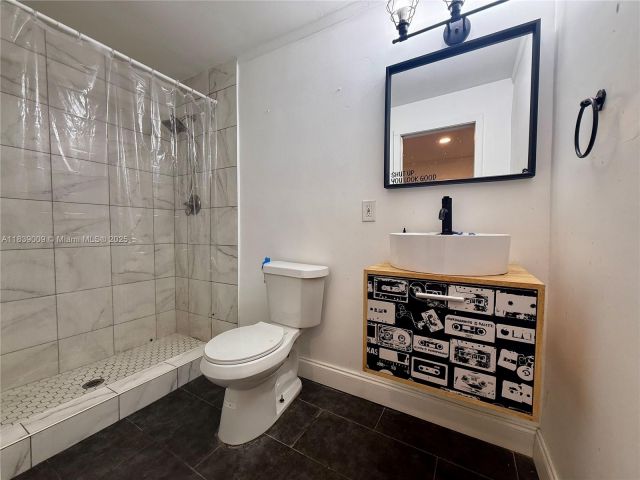 Продажа дома по адресу 2406 N 28th Ave - фото 6293091