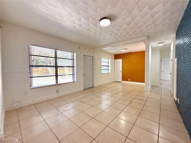 Продажа дома по адресу 2406 N 28th Ave - фото 6293101