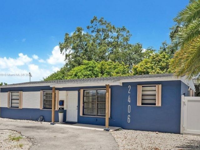 Продажа дома по адресу 2406 N 28th Ave - фото 6293103