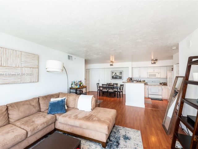 Продажа квартиры #3403 - фото 6288556