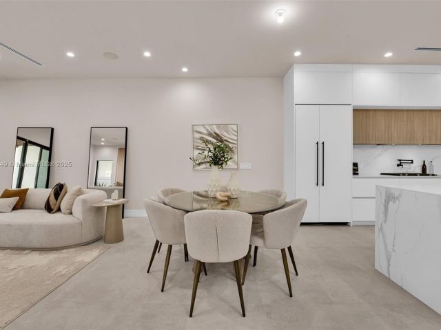 Продажа дома по адресу 915 NE 17th Ter - фото 6287254