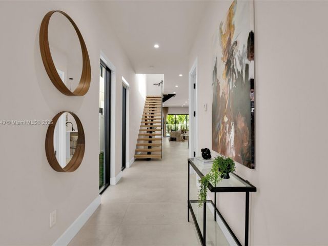 Продажа дома по адресу 915 NE 17th Ter - фото 6287261