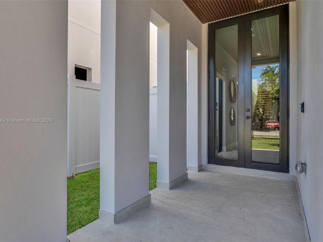 Продажа дома по адресу 915 NE 17th Ter - фото 6287262