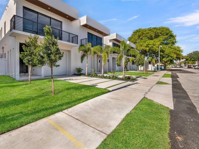 Продажа дома по адресу 915 NE 17th Ter - фото 6287267