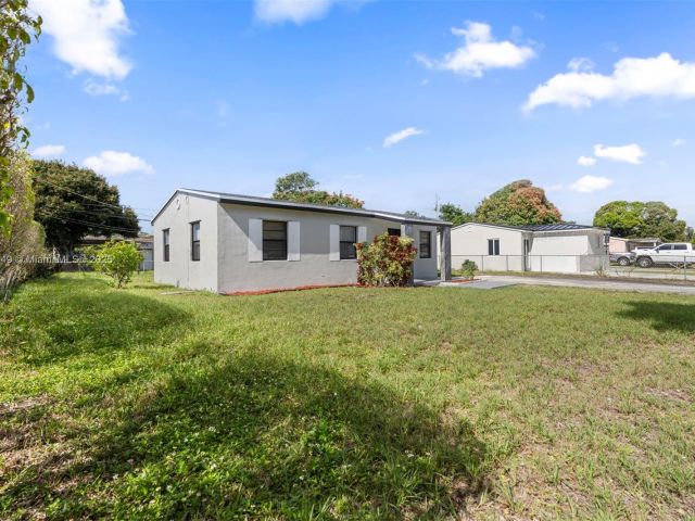 Продажа дома по адресу 15900 NW 18th Ave - фото 6286422