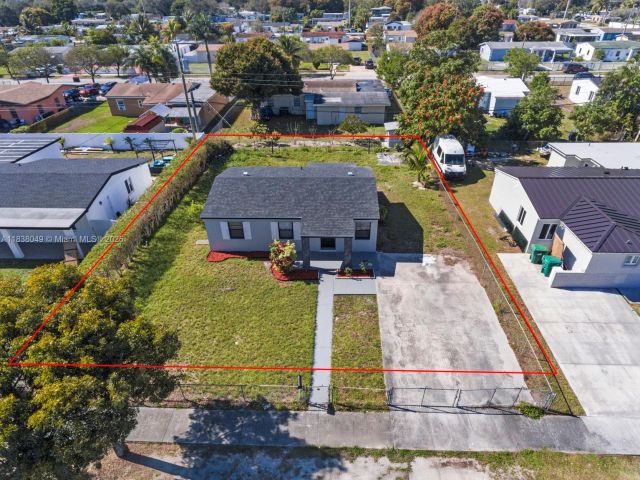 Продажа дома по адресу 15900 NW 18th Ave - фото 6286424