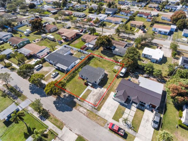 Продажа дома по адресу 15900 NW 18th Ave - фото 6286425