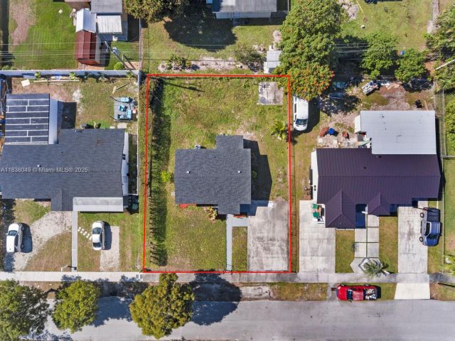 Продажа дома по адресу 15900 NW 18th Ave - фото 6286426