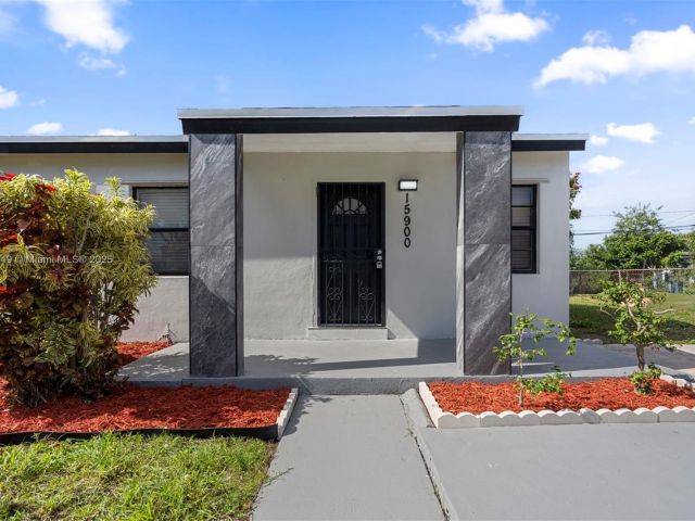 Продажа дома по адресу 15900 NW 18th Ave - фото 6286428