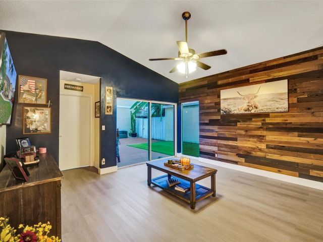 Продажа дома по адресу 895 SW 180th Ter - фото 6287610