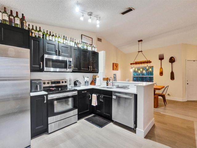 Продажа дома по адресу 895 SW 180th Ter - фото 6287616